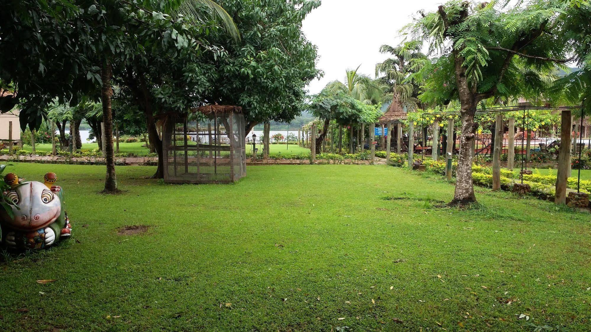 Afrikiko River Front Resort Akosombo Exterior photo